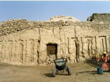 Abdullah courtyard Tomb 131 User 1 1999