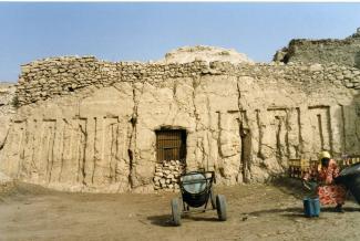 Abdullah courtyard Tomb 131 User 1 1999