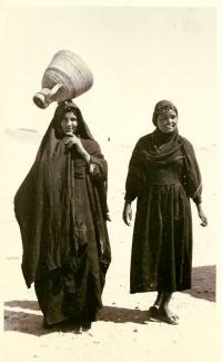 FemmesindigenesSheikhel-GournahFevrier1959.jpg