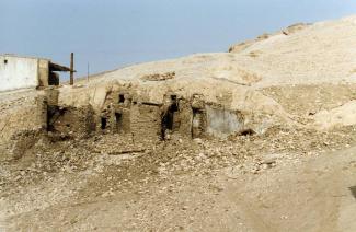 Poor Coptic houses north of Sennufer 1999 005